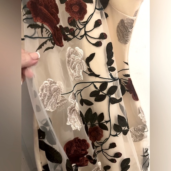 Kimcine Curve Ivory Floral Embroidered Overlay Scuba Dress - Picture 5 of 7